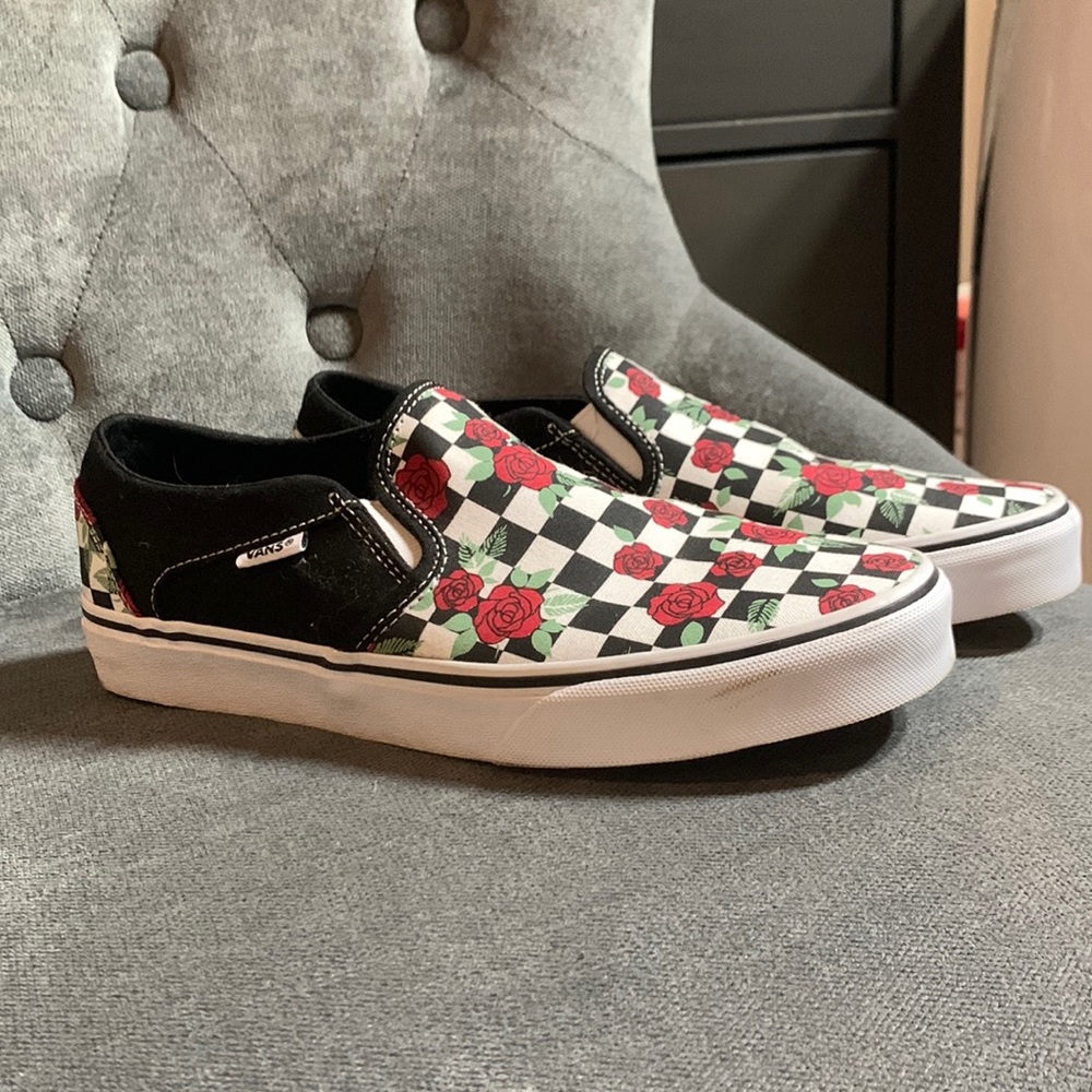 Vans slip on checkered w red roses. Worn 1x. Size 9.